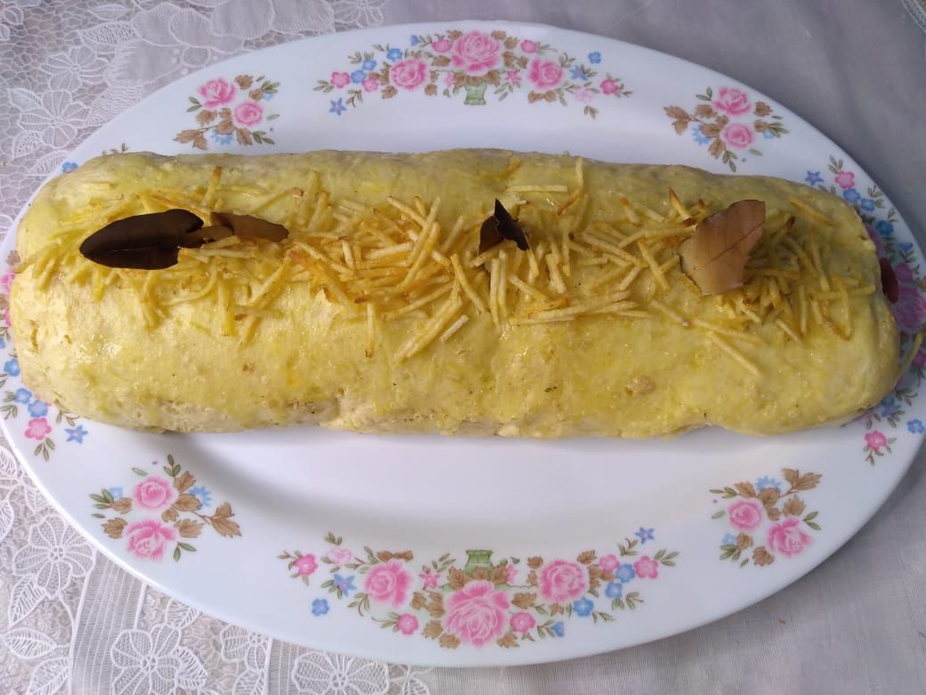 Rocambole de mandioca com calabresa